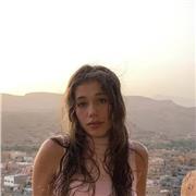 Soy una universitaria con un fuerte deseo de ayudar a los demás.Me gustaría dar clases de español a personas extranjeras.